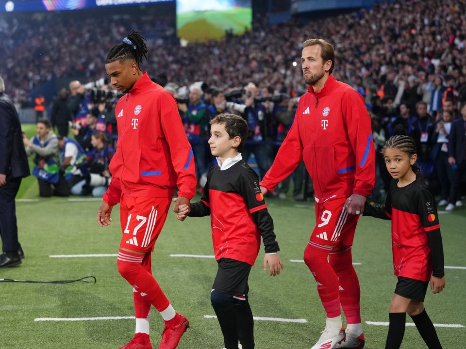 Michael Olise a Harry Kane.