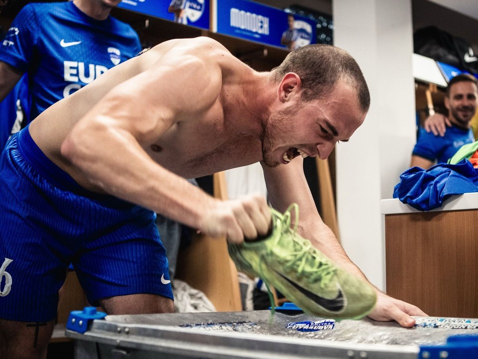 Po víťazných zápasoch ide nováčik FC Nitra v kabíne za zatvorenými dverami bomby.