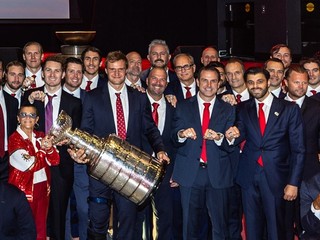 Hráči Floridy si prevzali prstene pre víťazov Stanley Cupu