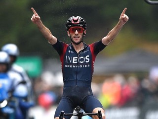 Britský cyklista Adam Yates.