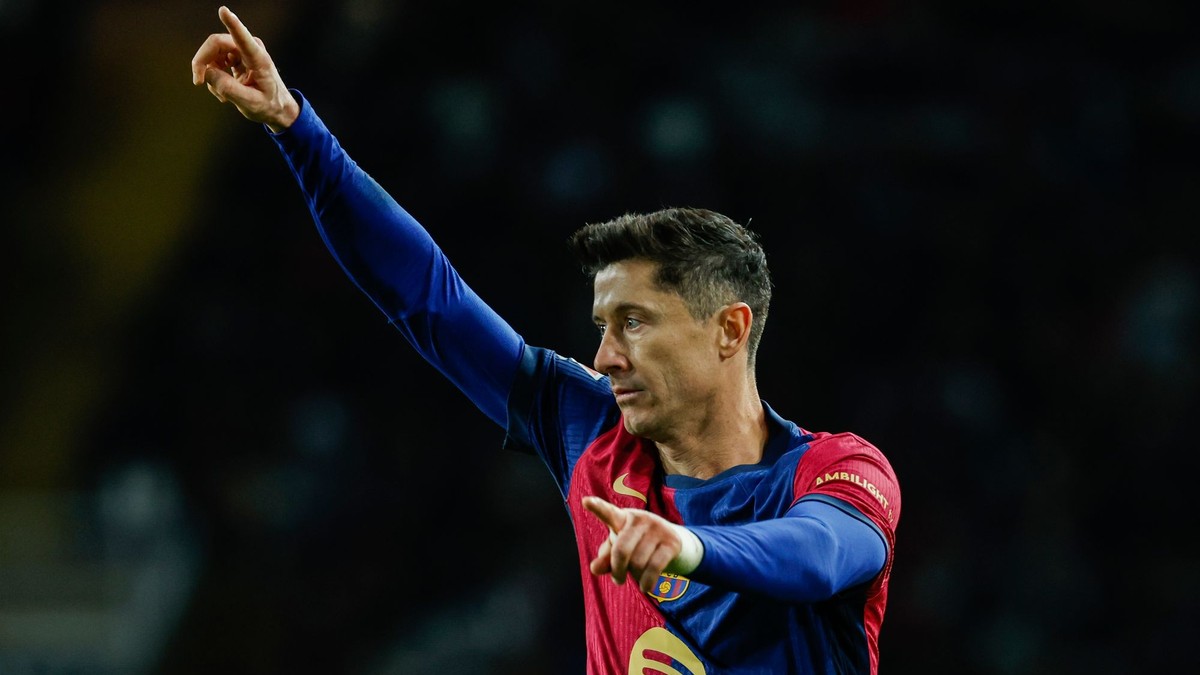 Robert Lewandowski v drese FC Barcelona.