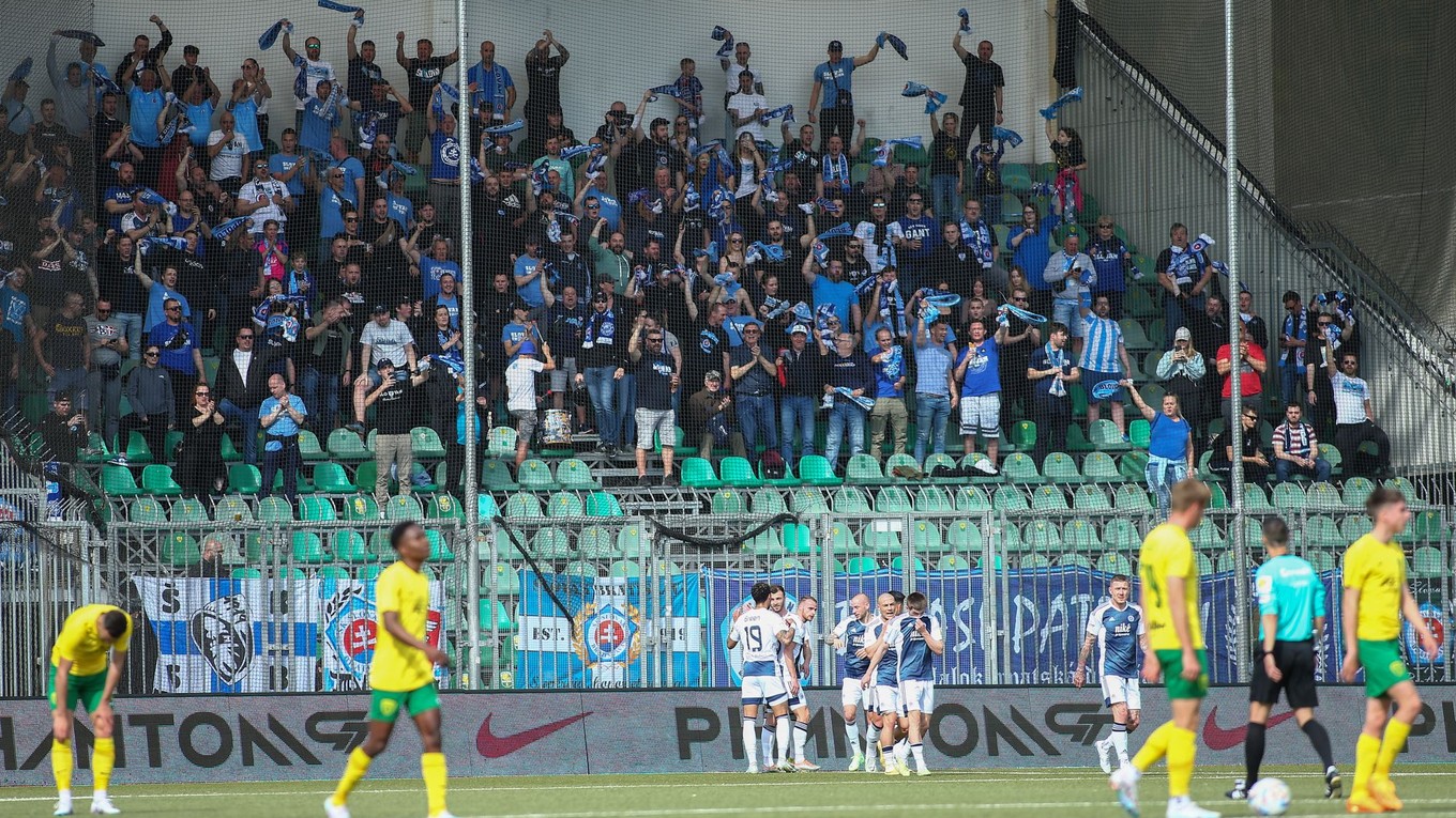 Radosť fanúšikov a hráčov Slovana Bratislava v Žiline.