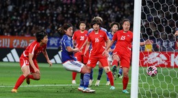 Futbalistky KĽDR v súboji olympijskej kvalifikácie o postup na OH 2024 proti Japonsku.