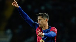 Robert Lewandowski v drese FC Barcelona.