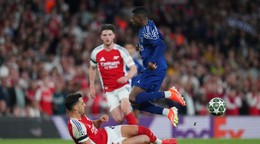 Ousmane Dembele vs. Mikel Merino počas semifinále Ligy majstrov v minulom ročníku.