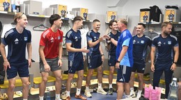 Na snímke privítanie hráčov v kabíne vedením klubu pred štartom letnej prípravy futbalistov Niké ligy v Košiciach.
