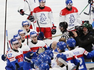 Radosť slovenských hokejistov v zápase proti Česku.