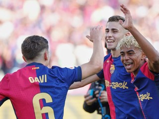 Hráči Barcelony sa radujú po výhre 