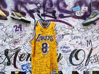 Dres Kobeho Bryanta (Los Angeles Lakers).