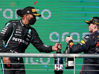 Lewis Hamilton a Max Verstappen.