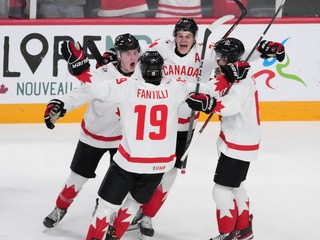 Radosť hokejistov Kanady na MS hráčov do 20 rokov. 
