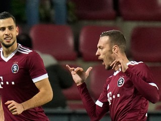 Dávid Hancko (vľavo) a Lukáš Haraslín v drese AC Sparta Praha.