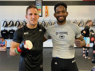 Bojan Velicković a Neil Magny.