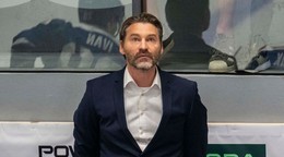 Tréner slovenskej hokejovej reprezentácie Vladimír Országh. 