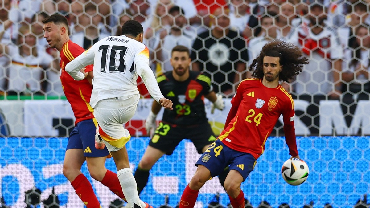 Marc Cucurella zahral rukou v predĺžení zápasu Španielsko - Nemecko na EURO 2024.