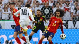 Marc Cucurella zahral rukou v predĺžení zápasu Španielsko - Nemecko na EURO 2024.