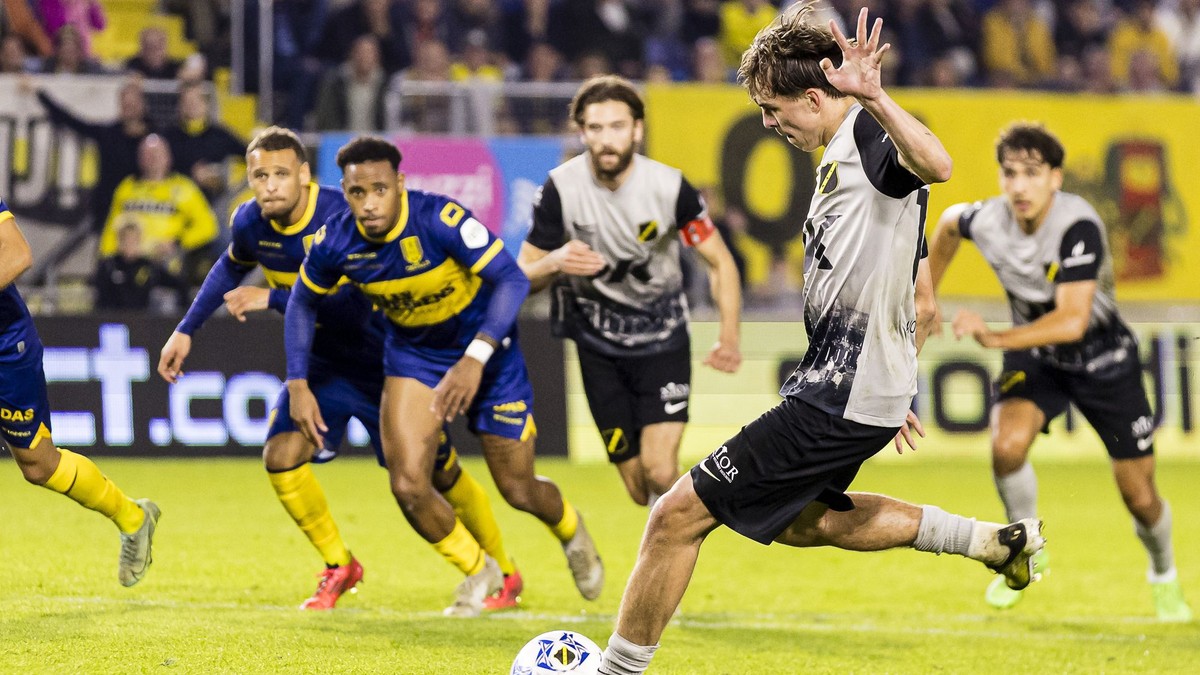 Slovenský futbalista Leo Sauer strelil prvý gól vo farbách NAC Breda. 