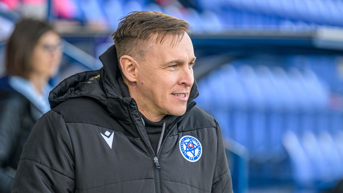 Hlavný tréner slovenskej ženskej futbalovej reprezentácie Peter Kopúň.