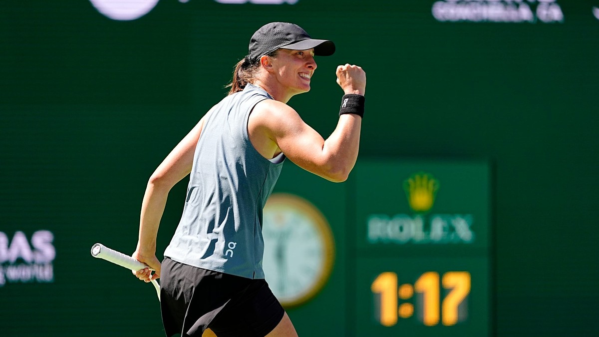 Iga Swiateková sa teší z víťazstva.