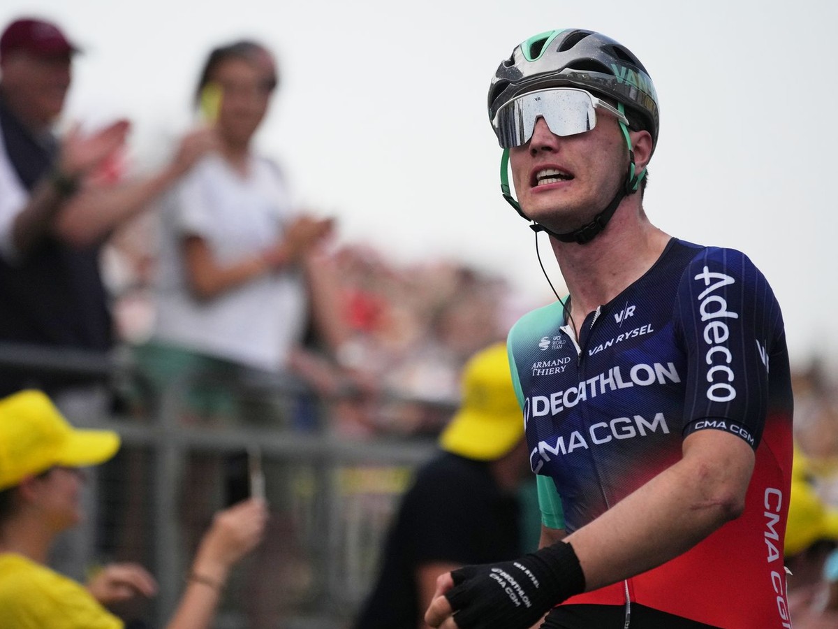 Holanďan Olav Kooij oslavuje výhru v 5. etape Tour de France 2026.