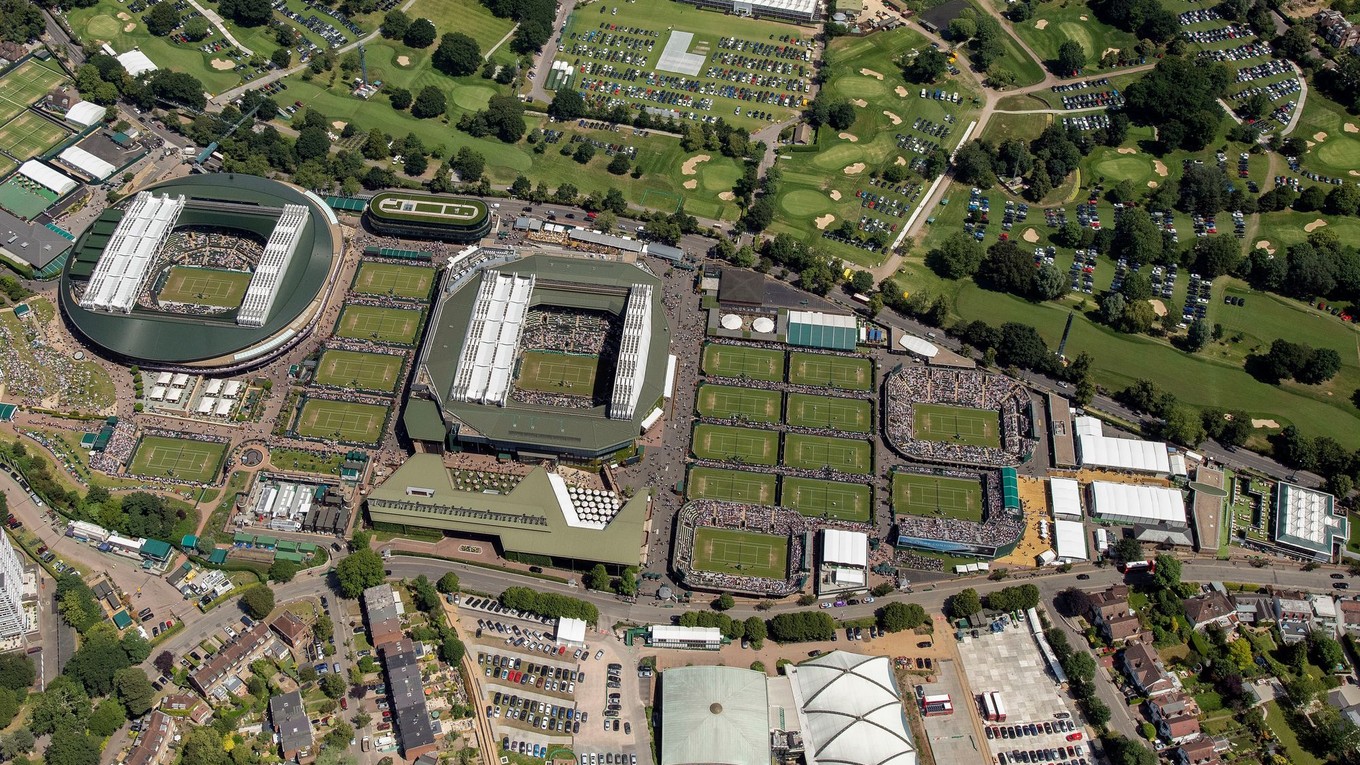 Areál tenisového Wimbledonu.