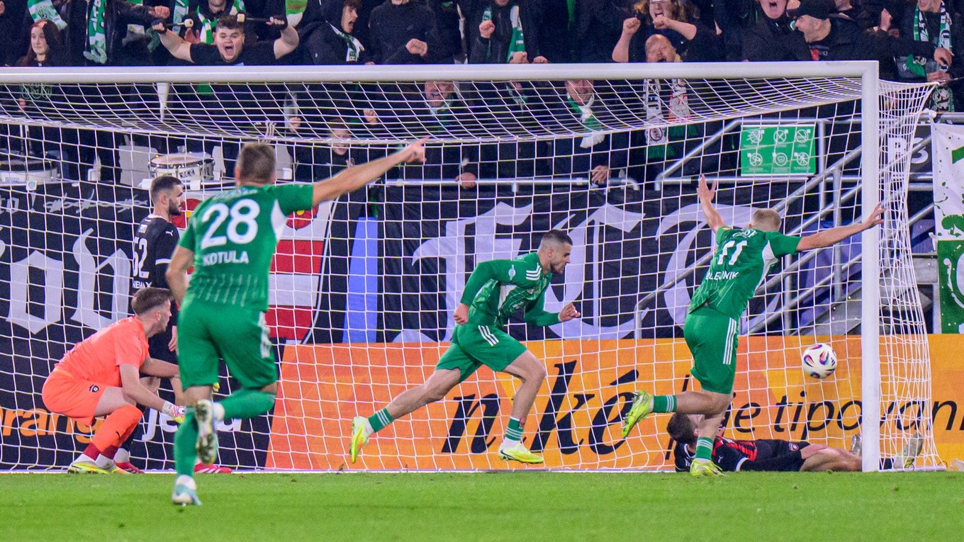 Na snímke druhá gólová akcia Prešova počas zápasu 14. kola futbalovej Niké ligy.