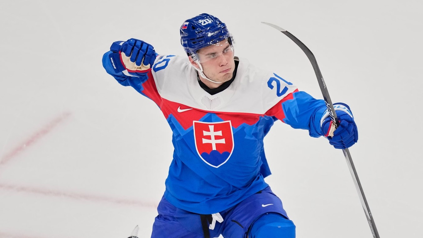 Juraj Slafkovský oslavuje gól v zápase Slovensko - Fínsko na ZOH 2026. 