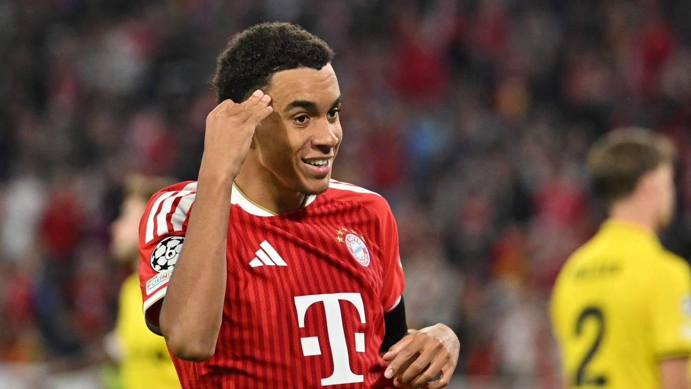 Na snímke hráč Bayernu Mníchov Jamal Musiala sa teší z úvodného gólu v zápase 1. kola ligovej fázy Ligy majstrov vo futbale Bayern Mníchov – FK Bodö/Glimt.