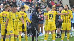 Futbalisti FC Košice a tréner Roman Skuhravý.