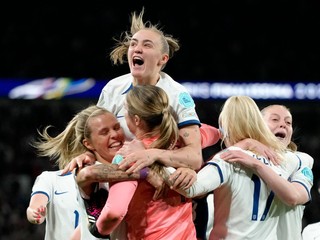 Futbalistky Anglicka sa tešia z triumfu v zápase Finalissima 2023. 
