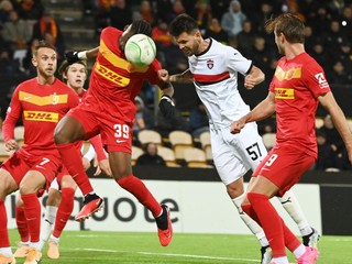 Michal Ďuriš strieľa vyrovnávajúci gól v zápase FC Nordsjaelland - FC Spartak Trnava.