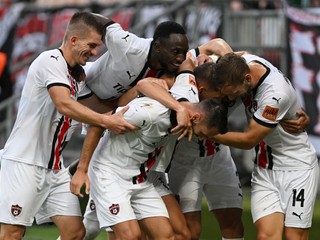 Radosť hráčov Trnavy po strelení gólu počas 1. kola Niké ligy medzi FC Spartak Trnava a MFK Ružomberok.