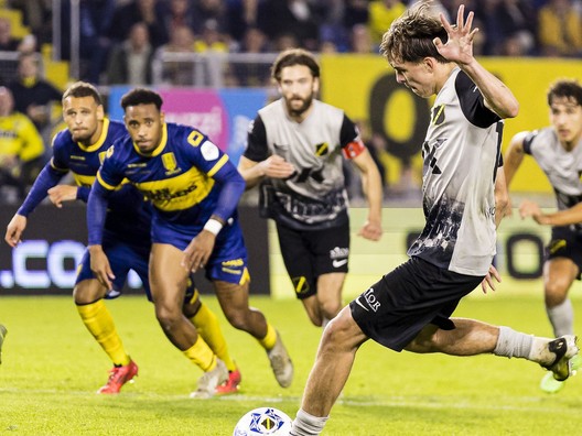 Slovenský futbalista Leo Sauer strelil prvý gól vo farbách NAC Breda. 