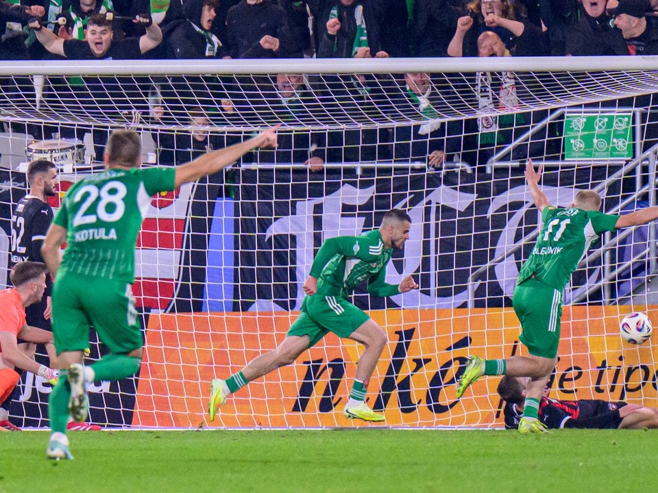 Na snímke druhá gólová akcia Prešova počas zápasu 14. kola futbalovej Niké ligy.