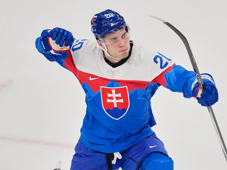 Juraj Slafkovský oslavuje gól v zápase Slovensko - Fínsko na ZOH 2026.