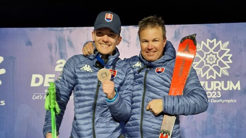 Slovensko má na deaflympiáde prvú medailu, získal ju lyžiar Ďuriš