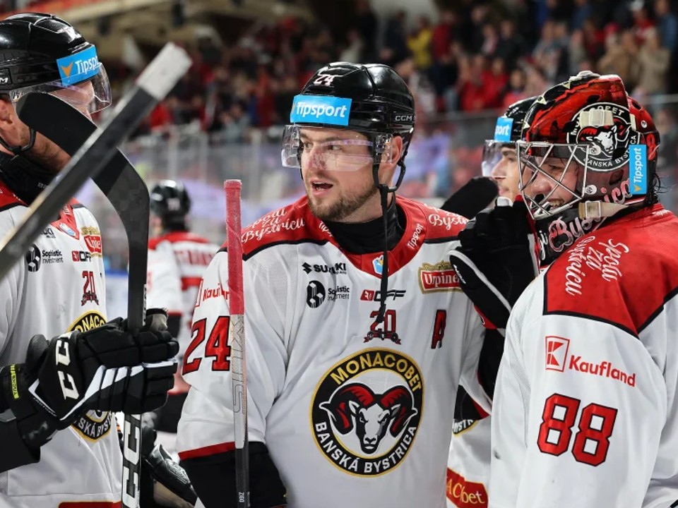 Banská Bystrica oslavuje gól. 