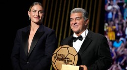 Alexia Putellasová z Barcelony (vľavo) a prezident Barcelony Joan Laporta
