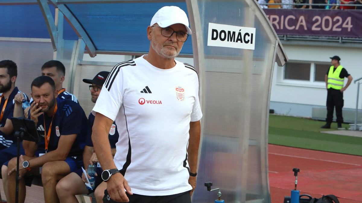 Koniec po troch zápasoch. Niké liga má prvého odvolaného trénera sezóny