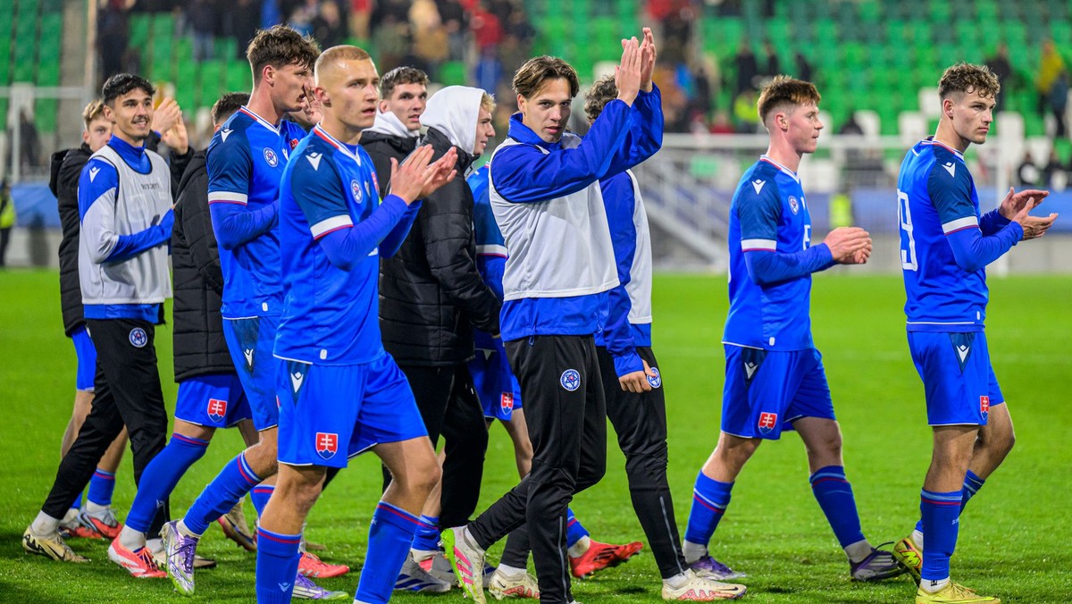 Futbalisti Slovenska ďakujú fanúšikom