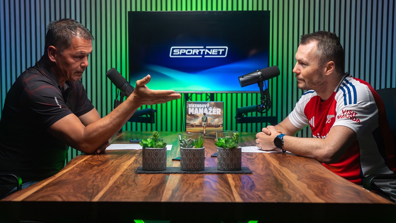 Marián Zeman a Martin Petro počas nahrávania podcastu Taký je futbal.