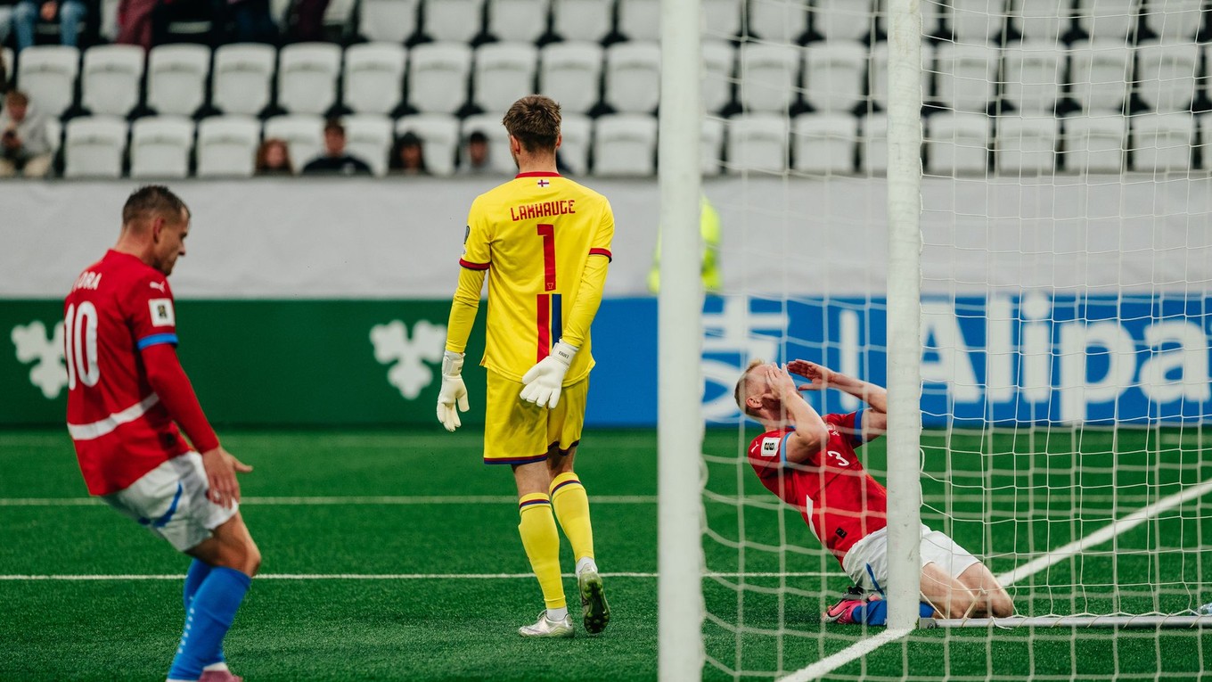 Momentka zo zápasu Faerské ostrovy - Česko.