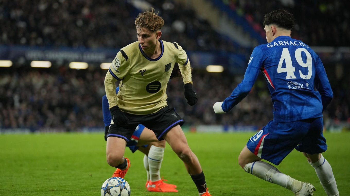 Fermin Lopez (Barcelona) proti Alejandrovi Garnachovi (Chelsea).