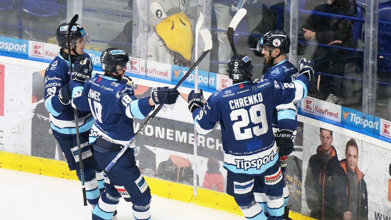 Radosť hráčov Nitry počas zápasu hokejovej Tipsport ligy.