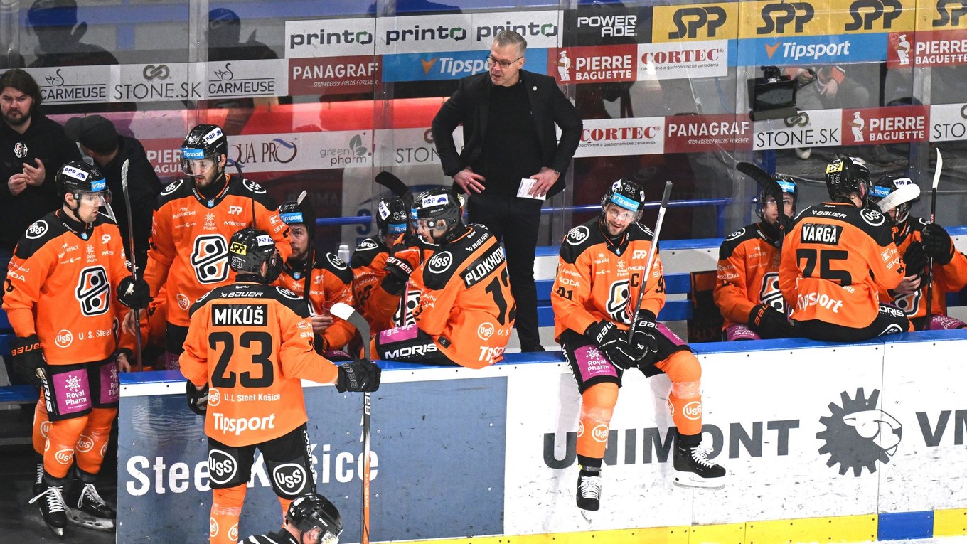 Na snímke lavička Košíc počas zápasu.