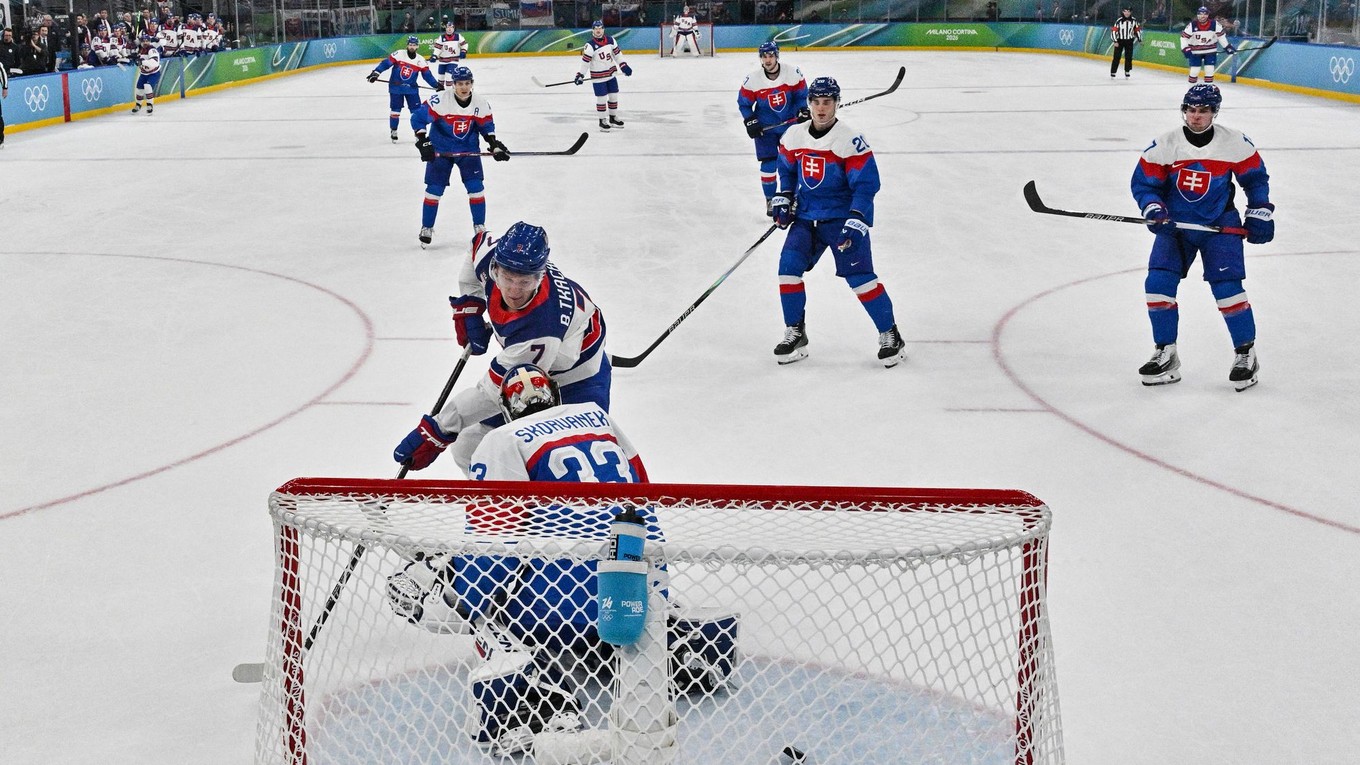 Momentka zo zápasu Slovensko - USA v semifinále ZOH 2026.