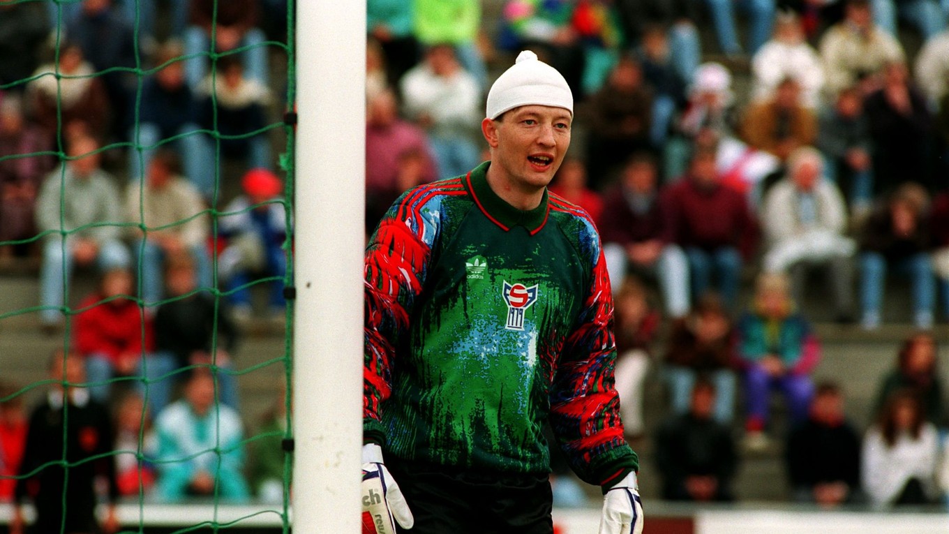 Brankár Faerských ostrovov Martin Knudsen v roku 1990.