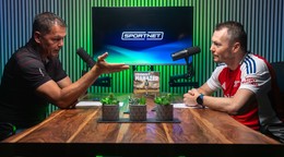 Marián Zeman a Martin Petro počas nahrávania podcastu Taký je futbal.
