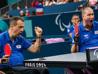 Slovenskí reprezentanti v parastolnom tenise Peter Lovaš a Ján Riapoš počas PH 2024.