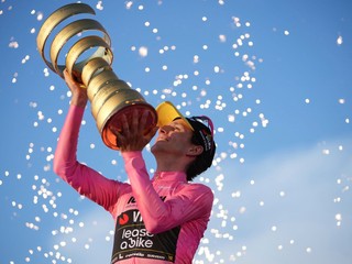 Víťaz Giro d'Italia 2025, Simon Yates.